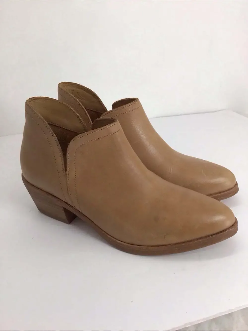 Nisolo NWOT Mia Everyday 100% Leather Ankle Bootie Women’s Almond Tan Size 7